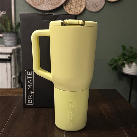BruMate Müv 35oz in Prickly Pear! New! - Picture 2 of 4